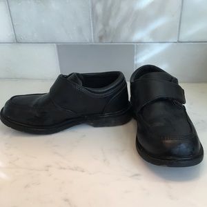 Toddler boys size 10 black dress shoe